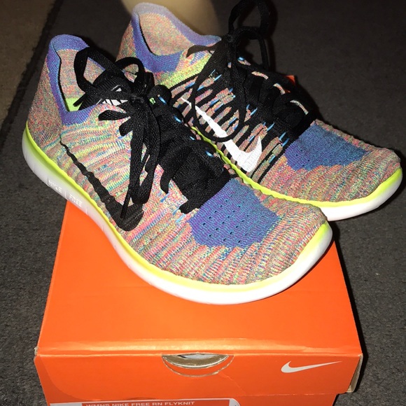 Nike Shoes - Nike Free RN Flyknit